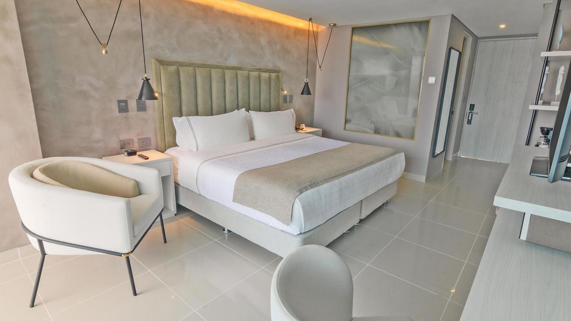 Sonesta 4*