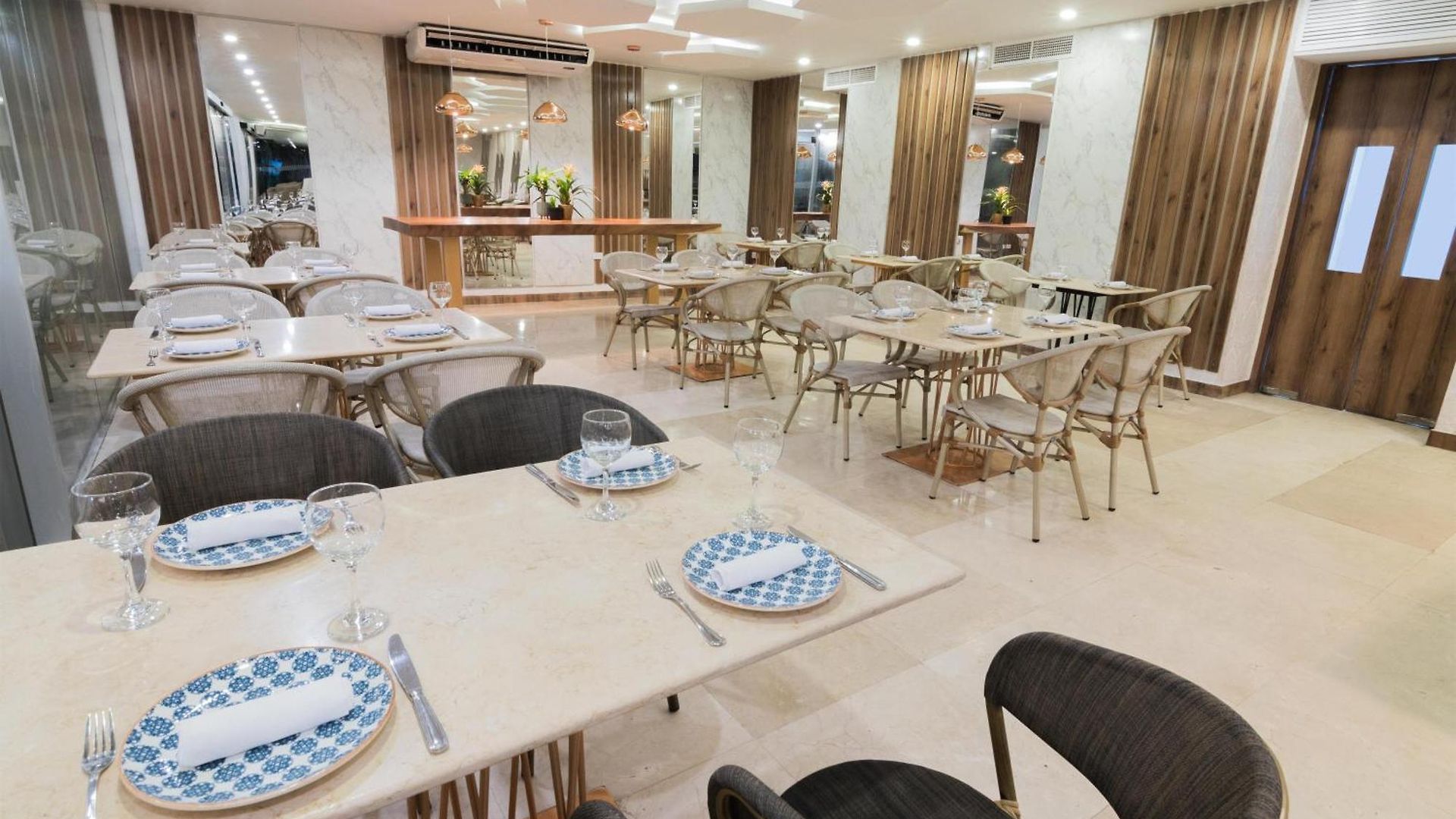 Sonesta Hotel